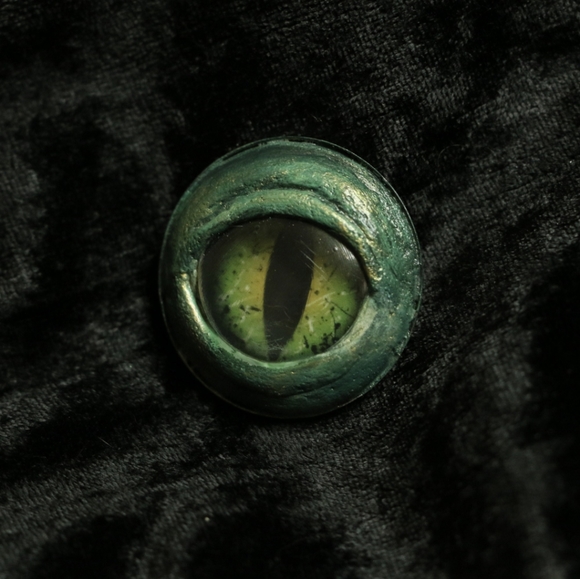 Magical Dragon Eye Pin-back Button/Pin - Picture 1 of 4